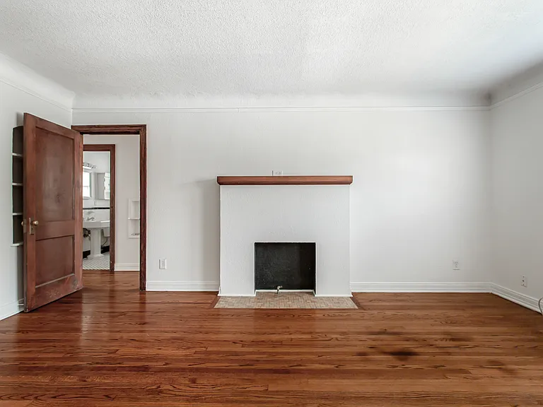 5918 La Vista Dr #3 — Photo 7
