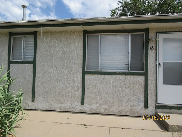 Large 2 Bedroom Rental — Photo 22