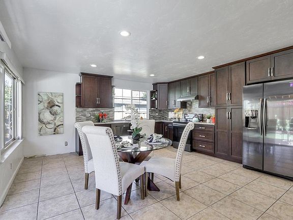 4th image of 359 Sunpark Ln