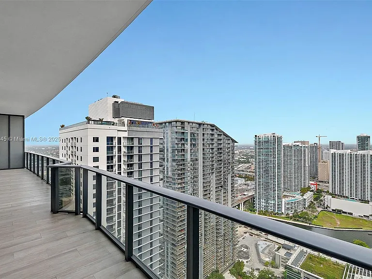 45 SW 9th St #4509 — Photo 26