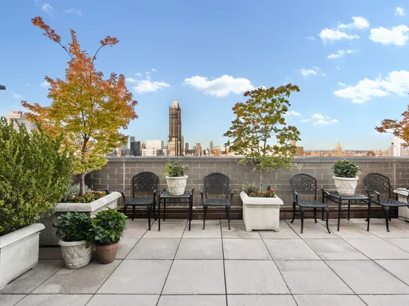 400 East 70th Street image 8 of 21