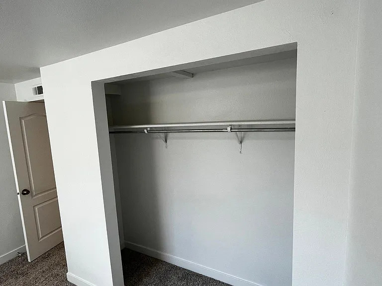 670 Cherry Hill Dr #B — Photo 10