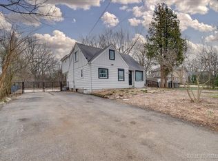 1703 Stoddard Ave, Wheaton, IL 60187