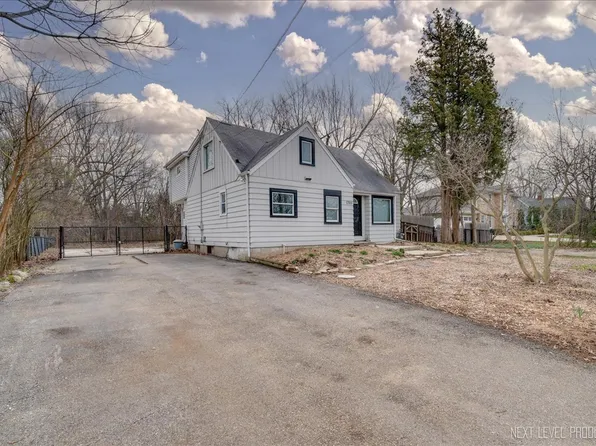 1703 Stoddard Ave, Wheaton, IL 60187