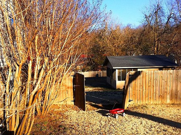 To pool house from front 