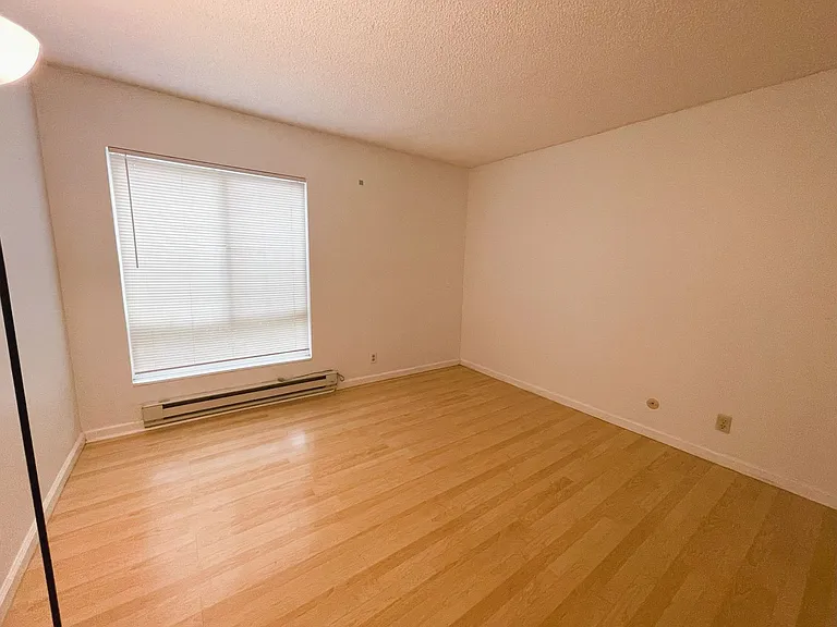 902 Peninsula Ave #207 — Photo 7
