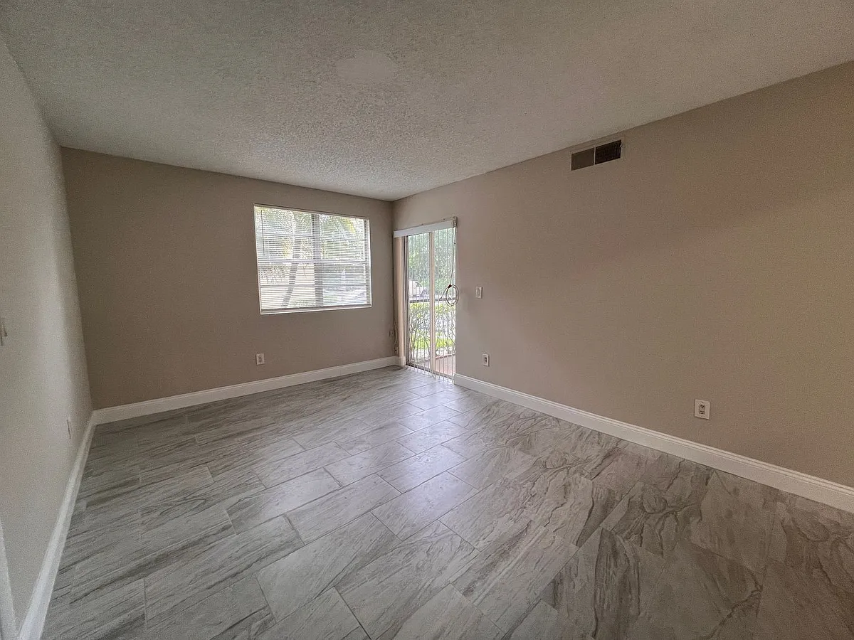 Building Photo - 1247 SW 46th Ave #1315