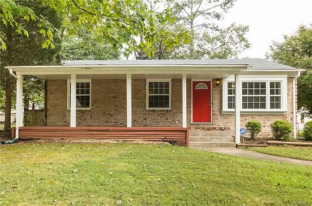 Front view with Country Porch