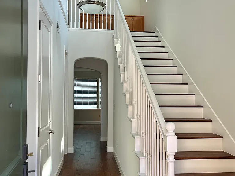 105 Farnham Ln — Photo 3