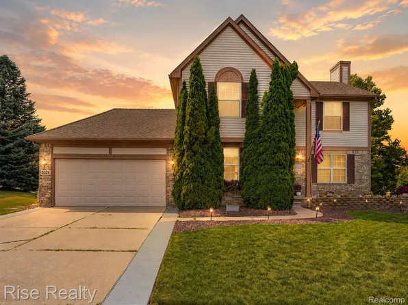 8324 Sherwood Dr, Grand Blanc, MI 48439