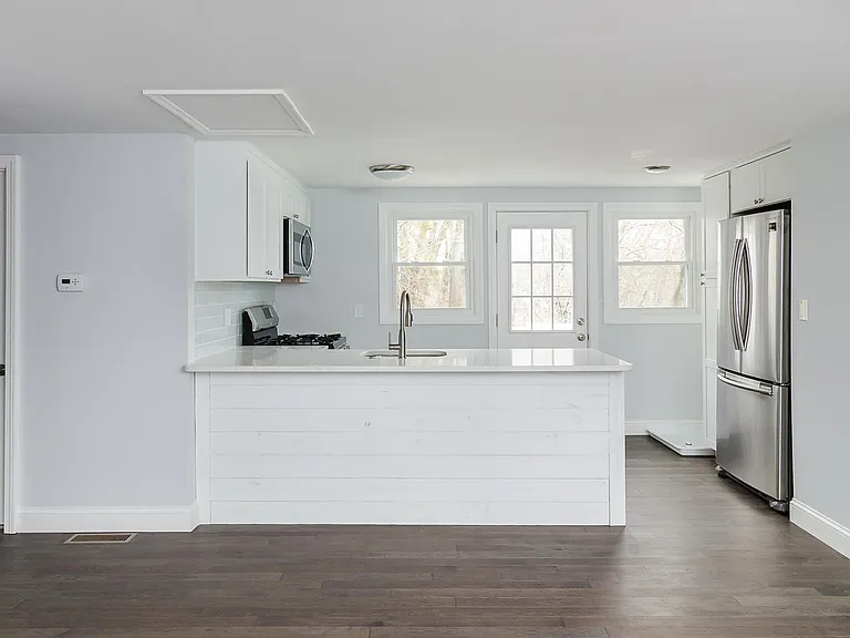 67 Rhodes Cir — Photo 1