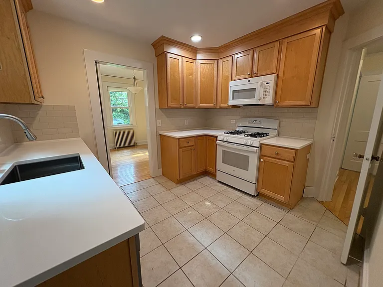 58 Benjamin St — Photo 10
