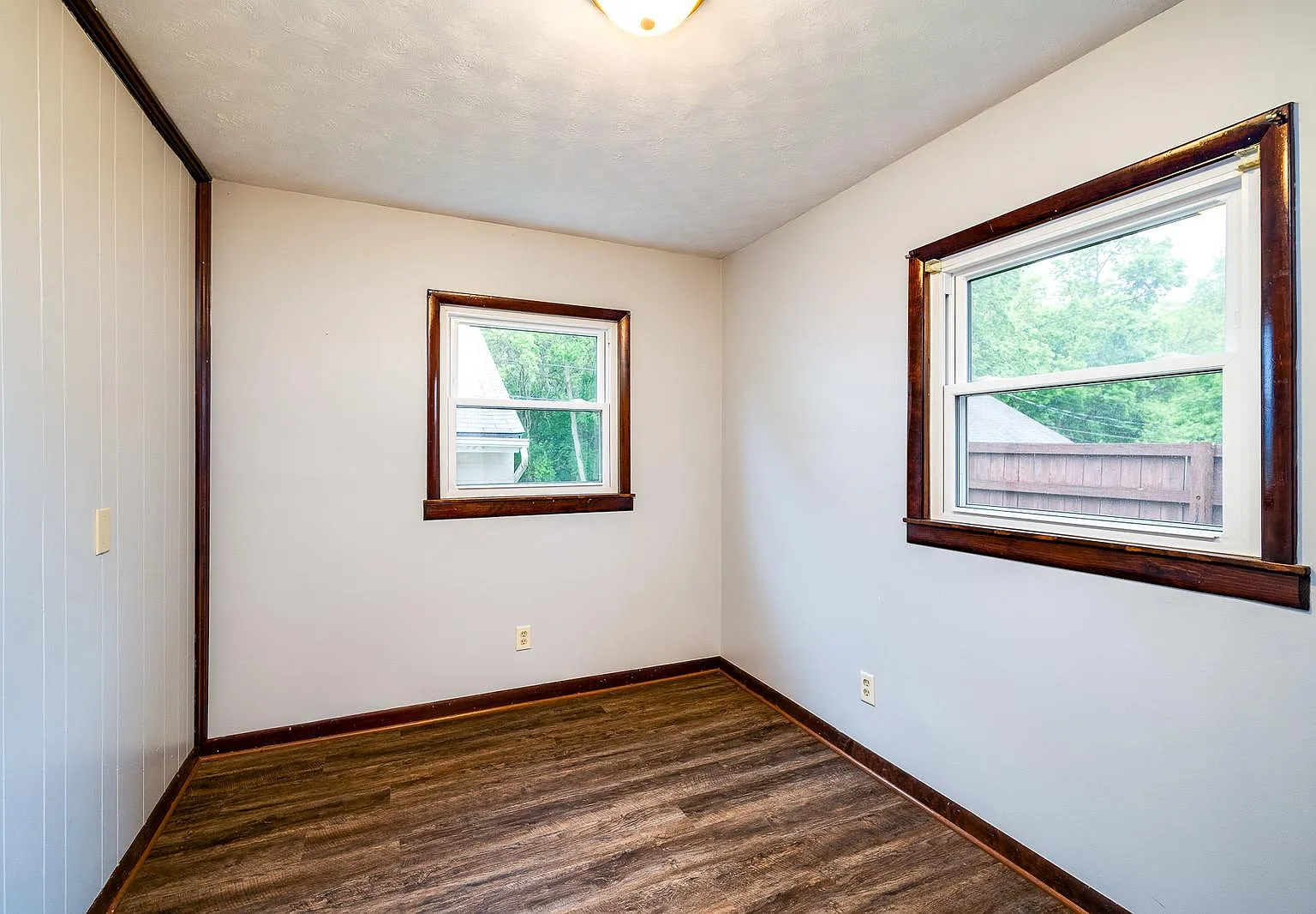 3 bed, 1.5 bath, 1098 sqft, $1,300 — Photo 4