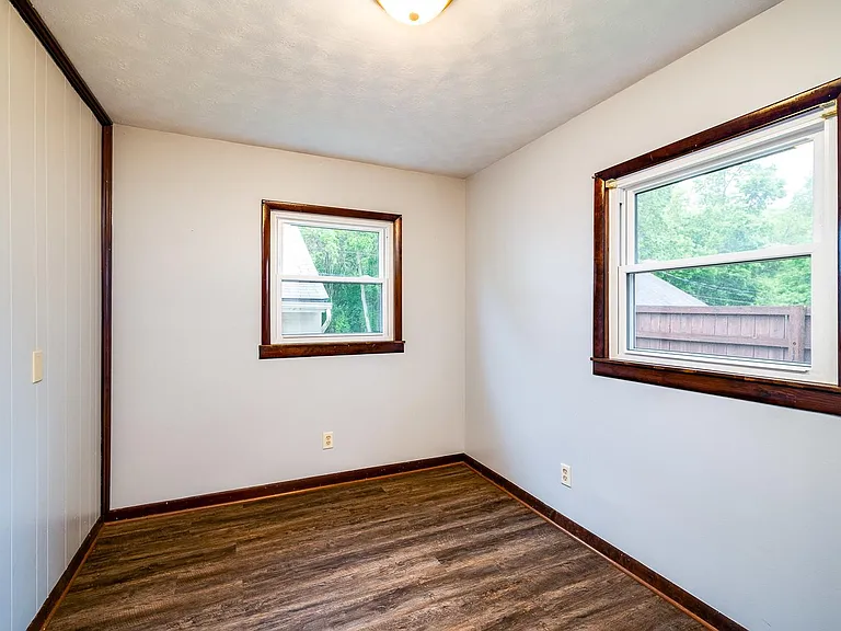 1343 Epworth Ave — Photo 4