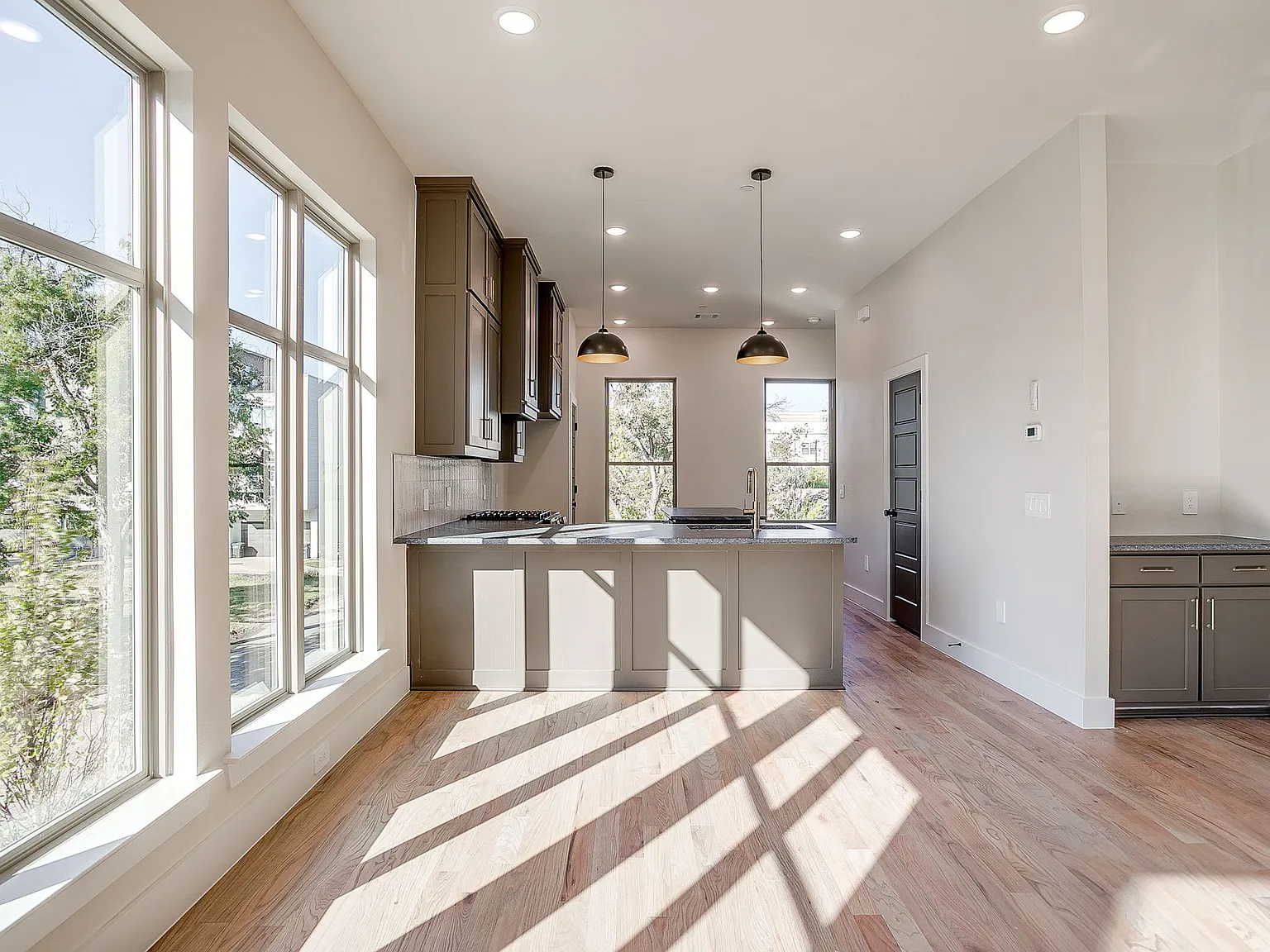 2 bed, 2.5 bath, 1628 sqft, $2,895 — Photo 3