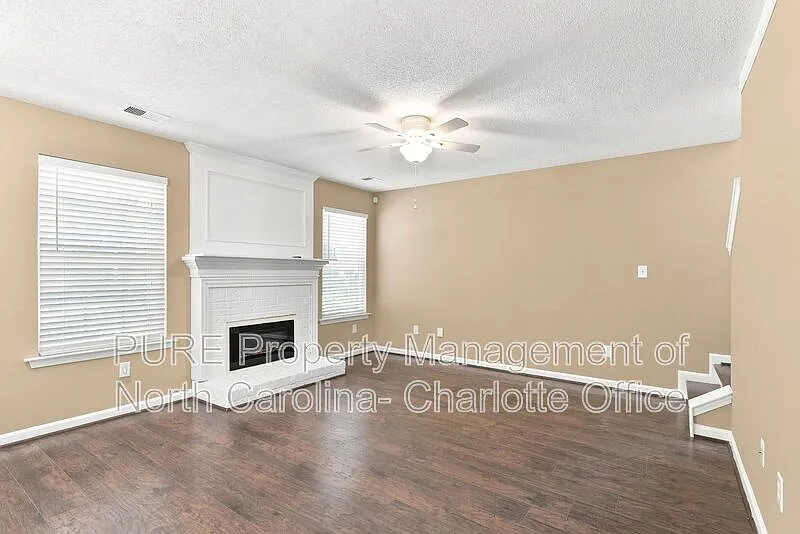 3 bed, 2.5 bath, 2135 sqft, $2,180 — Photo 3