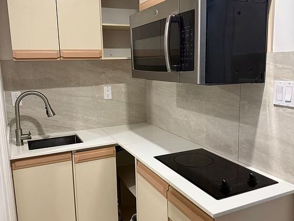 4th image of 48 Glendale Rd #1