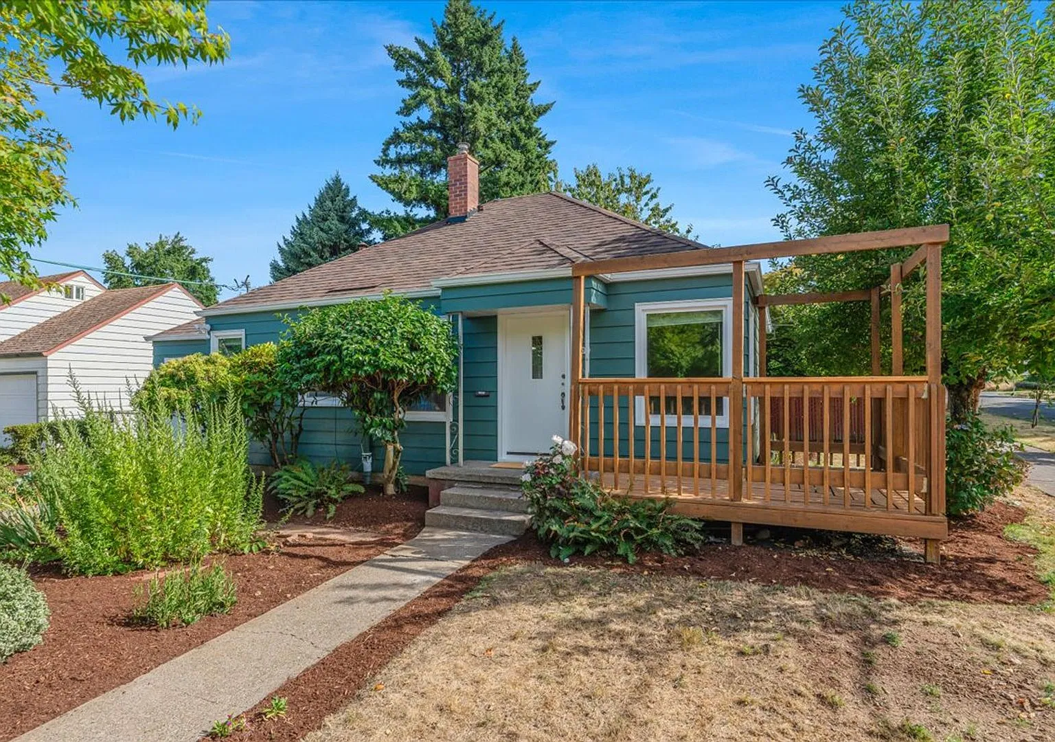 Sweet & Charming 2/1 Home Available in November with a Fenced in Yard, Central AC, 1-Car Garage, ... — Photo 3