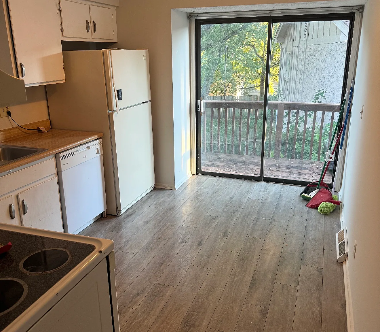 3 bed, 922 sqft, $1,650 — Photo 3
