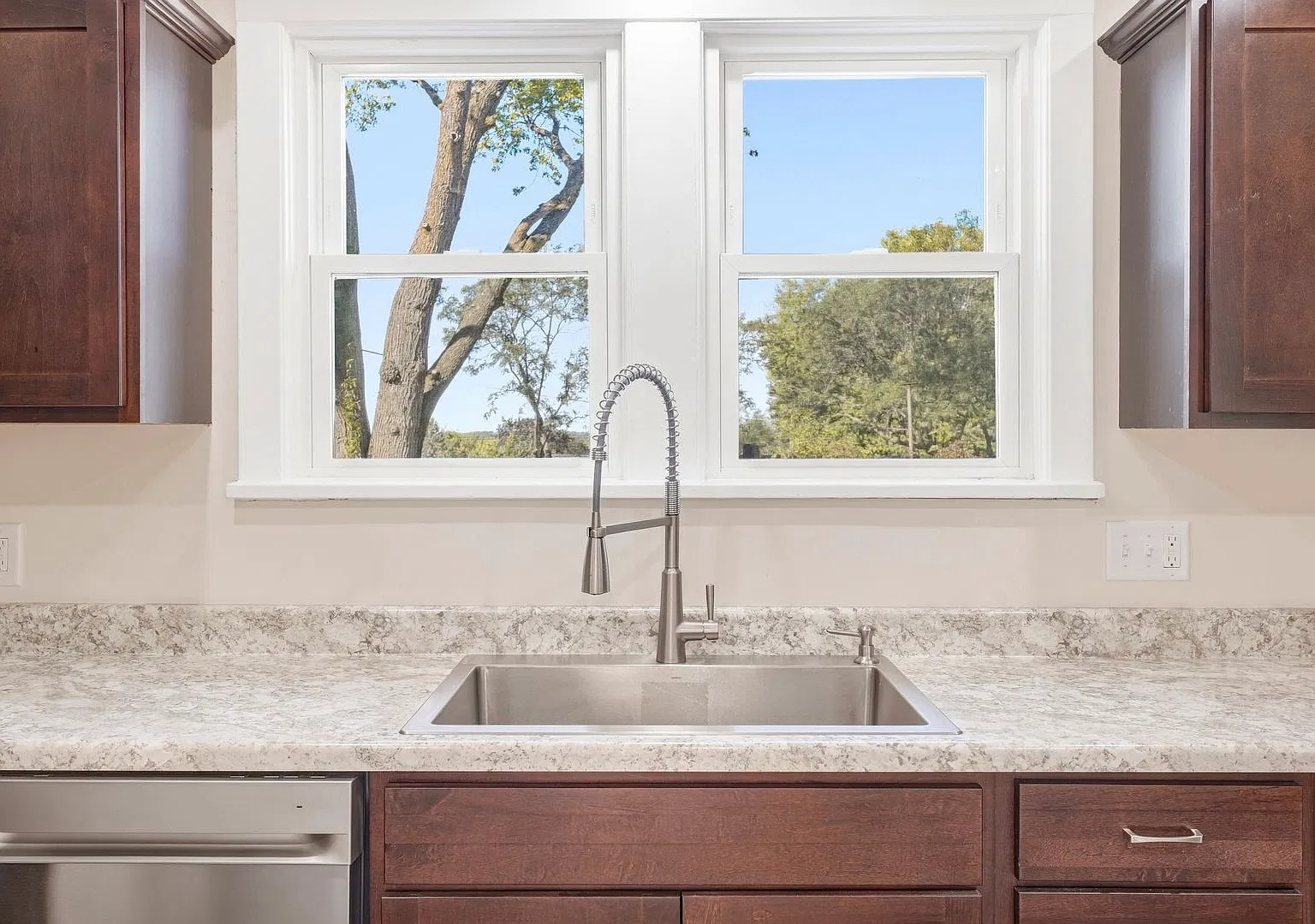 Beautifully Renovated 3BR SF Home with Brand-New Kitchen & Modern Finishes — Photo 4