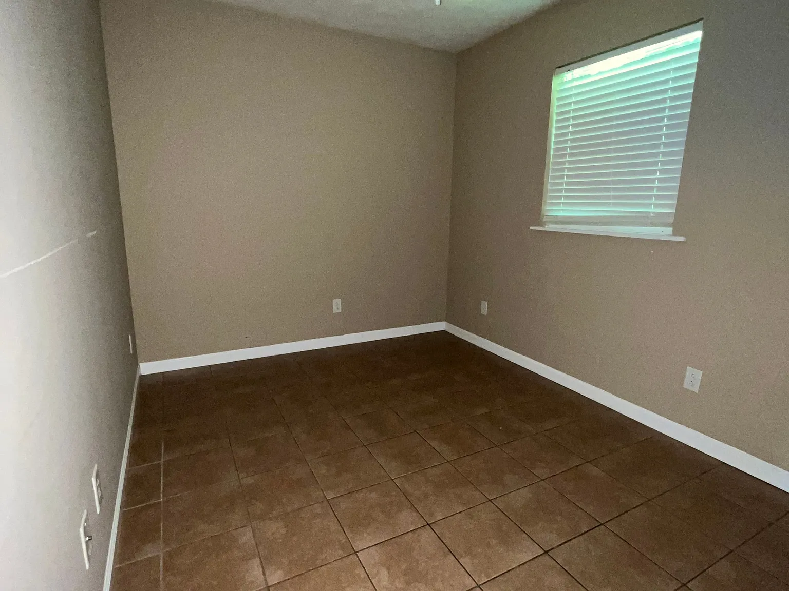 3 bed, 1.0 bath, $1,150 — Photo 2