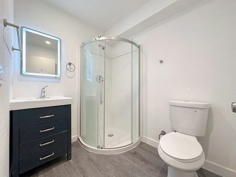 1729 W Adams Blvd — Photo 11