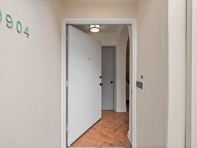 9904 Robbins Dr — Photo 24