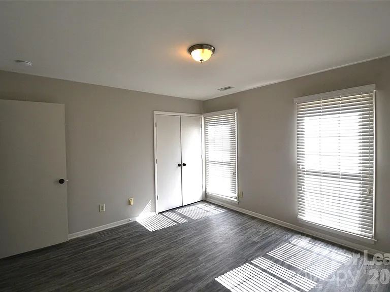 100 Old Farm Ct — Photo 28