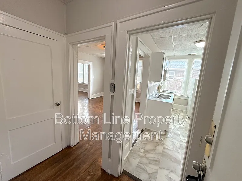 1 bed, 1.0 bath, 1000 sqft, $1,325 — Photo 3