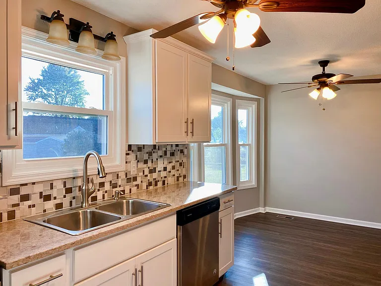 1046 Bobcat Dr — Photo 5