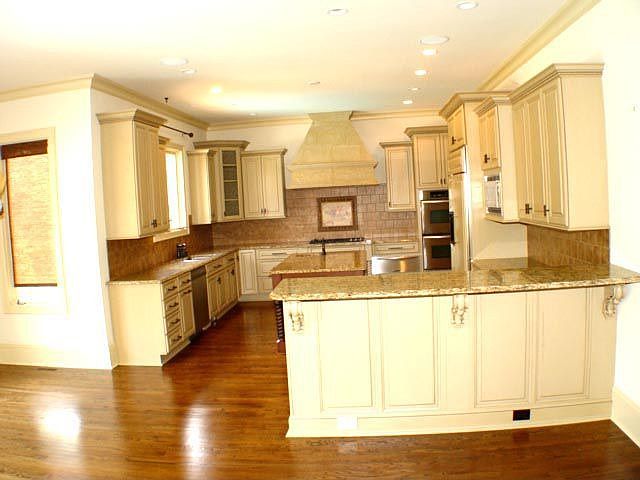 2nd image of 117 Stonehurst Ln