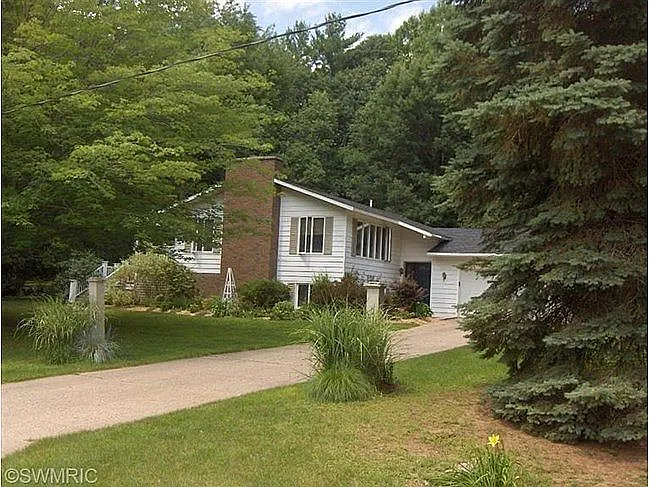 17300 Outer Dr photo 1