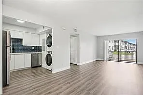 2 bed, 2.0 bath, 1115 sqft, $2,300 — Photo 2
