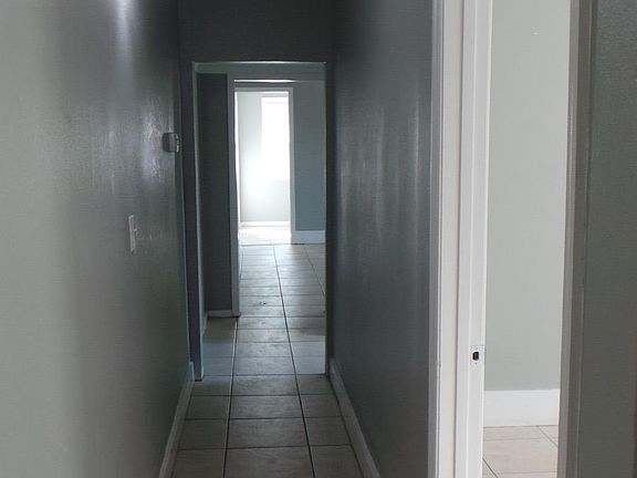 3rd image of 707 Avenue B SW #A