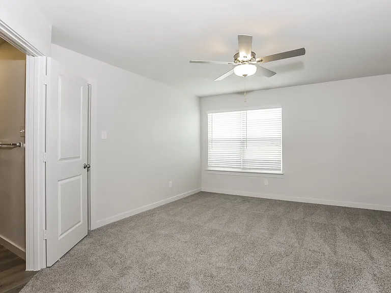 201 Julian Davis Dr — Photo 10