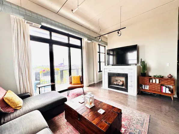 811 W 15th Pl Unit 815, Chicago, IL 60608
