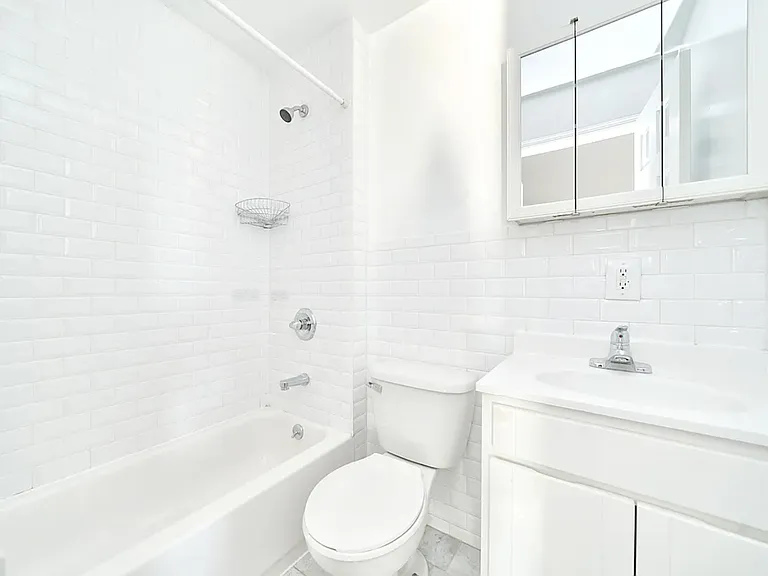 301 3rd St #1 — Photo 7