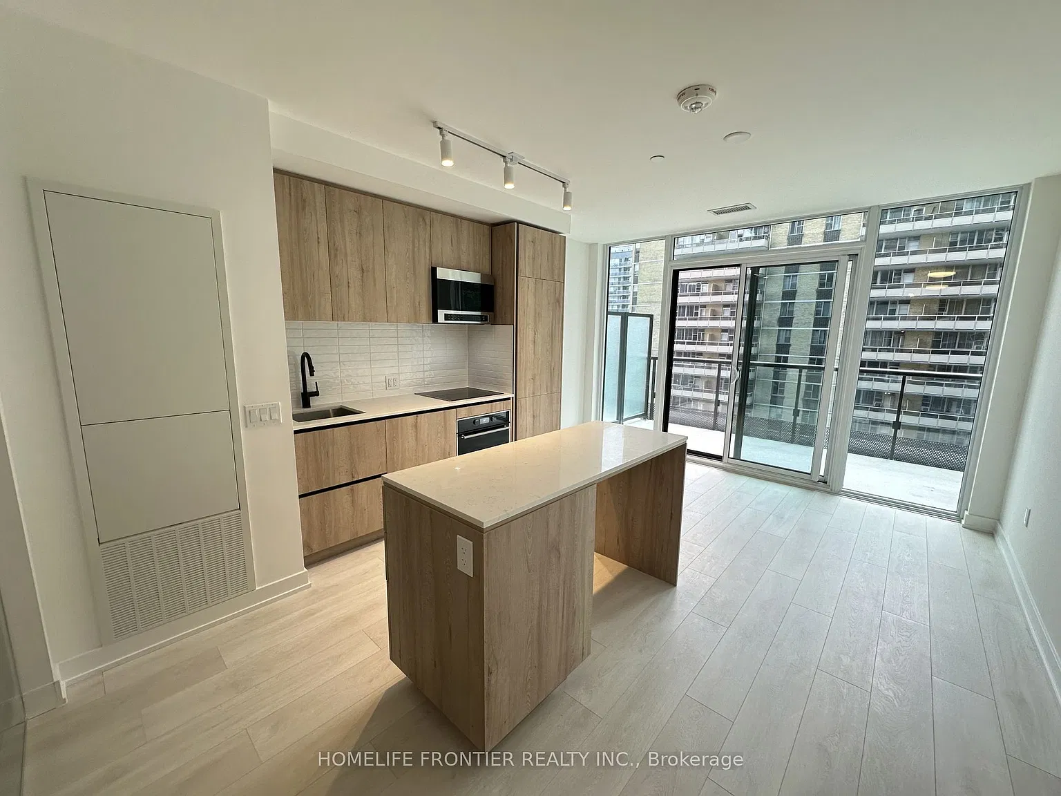 Line5 — Photo 2
