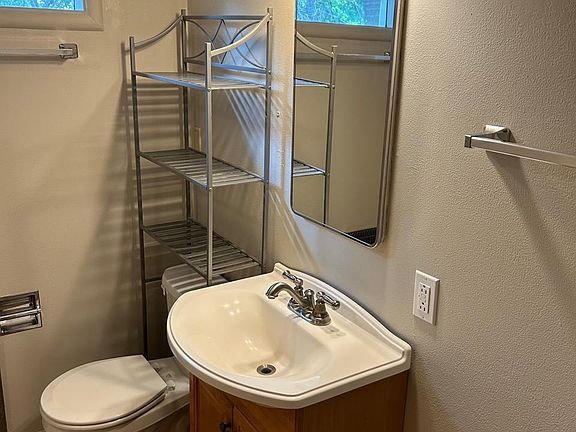 5th image of 1060 NE Duncan Ln #A