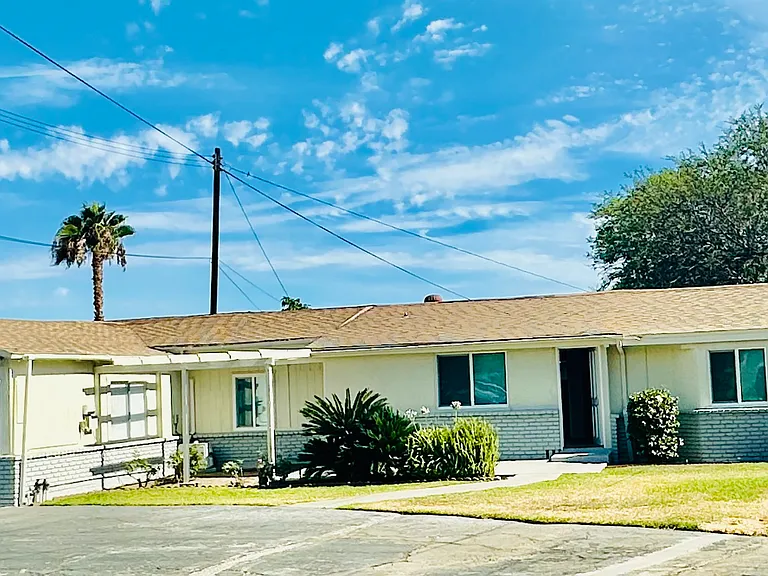 Jeffries Ave — Photo 1