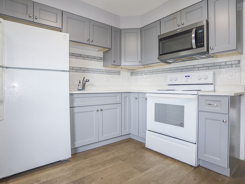 1st image of 2103 W Farragut Ave APT 2B
