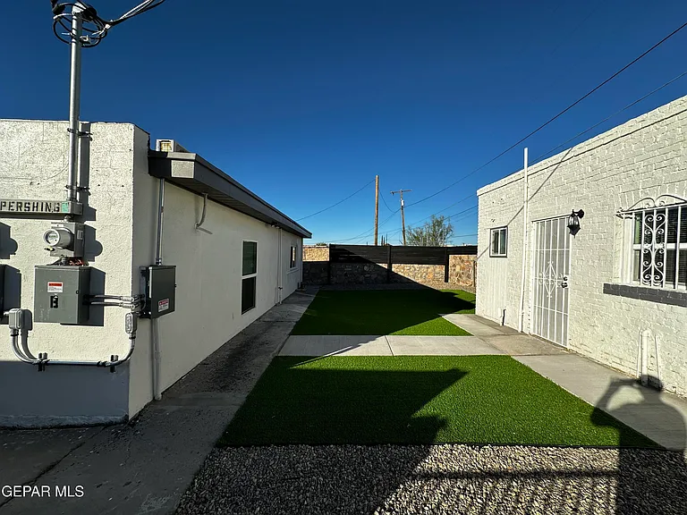 2531 Pershing Dr #A — Photo 4
