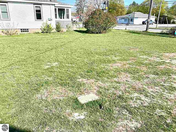 5th image of 1106 W Broadway St