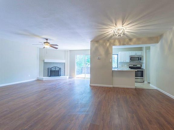 3rd image of 5432 Parkview Dr