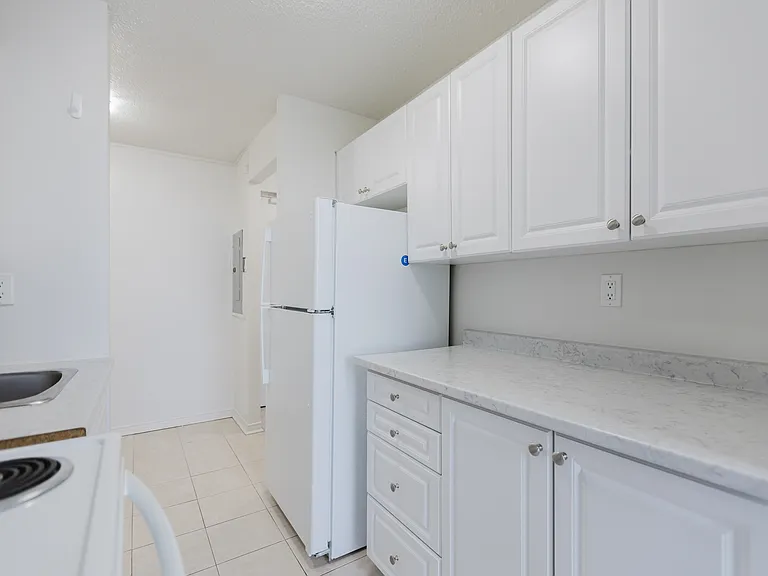 370 Forest St — Photo 12