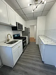 995 Summit Avenue, #302