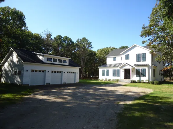 97 Summit Blvd, Westhampton, NY 11977