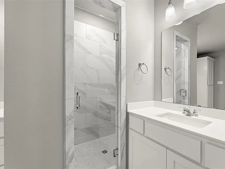 304 Community Dr — Photo 17