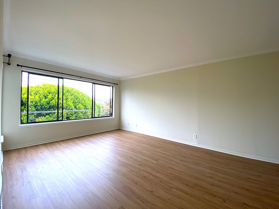 1st image of 135 Clipper St #6