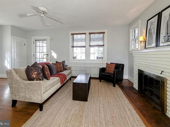 3rd image of 305 E Oxford Ave